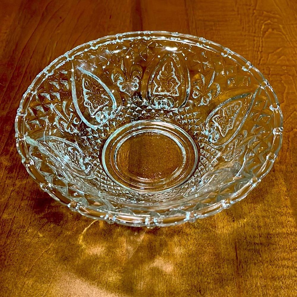 Vintage Malaysia KIG Dish Clear Pressed Glass Heart Fleur De Lis Roses 7” Diam